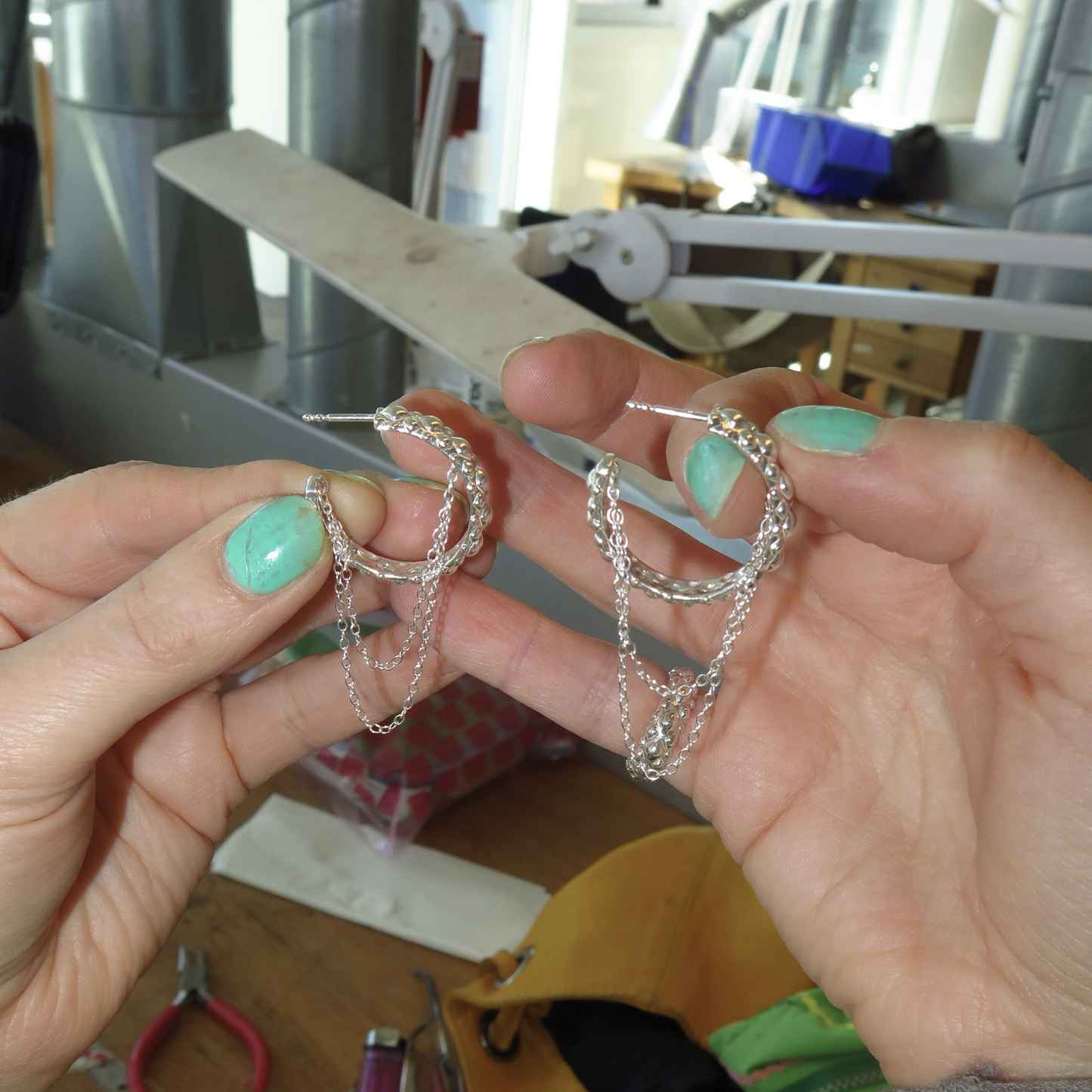 CHAINED HOOPS